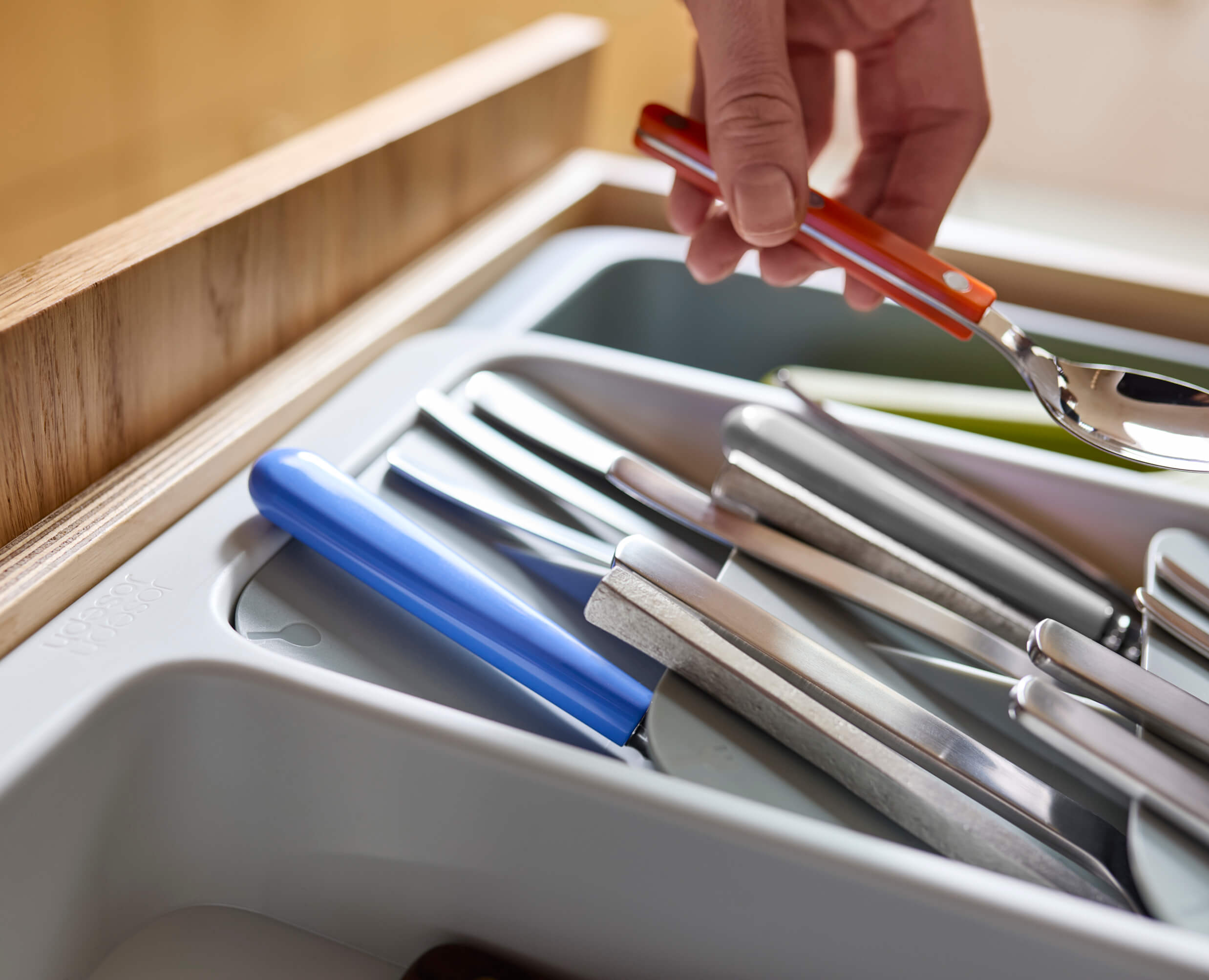 joseph-joseph-drawerstore-expanding-tiered-cutlery-utensil-gadget-organiser image 5