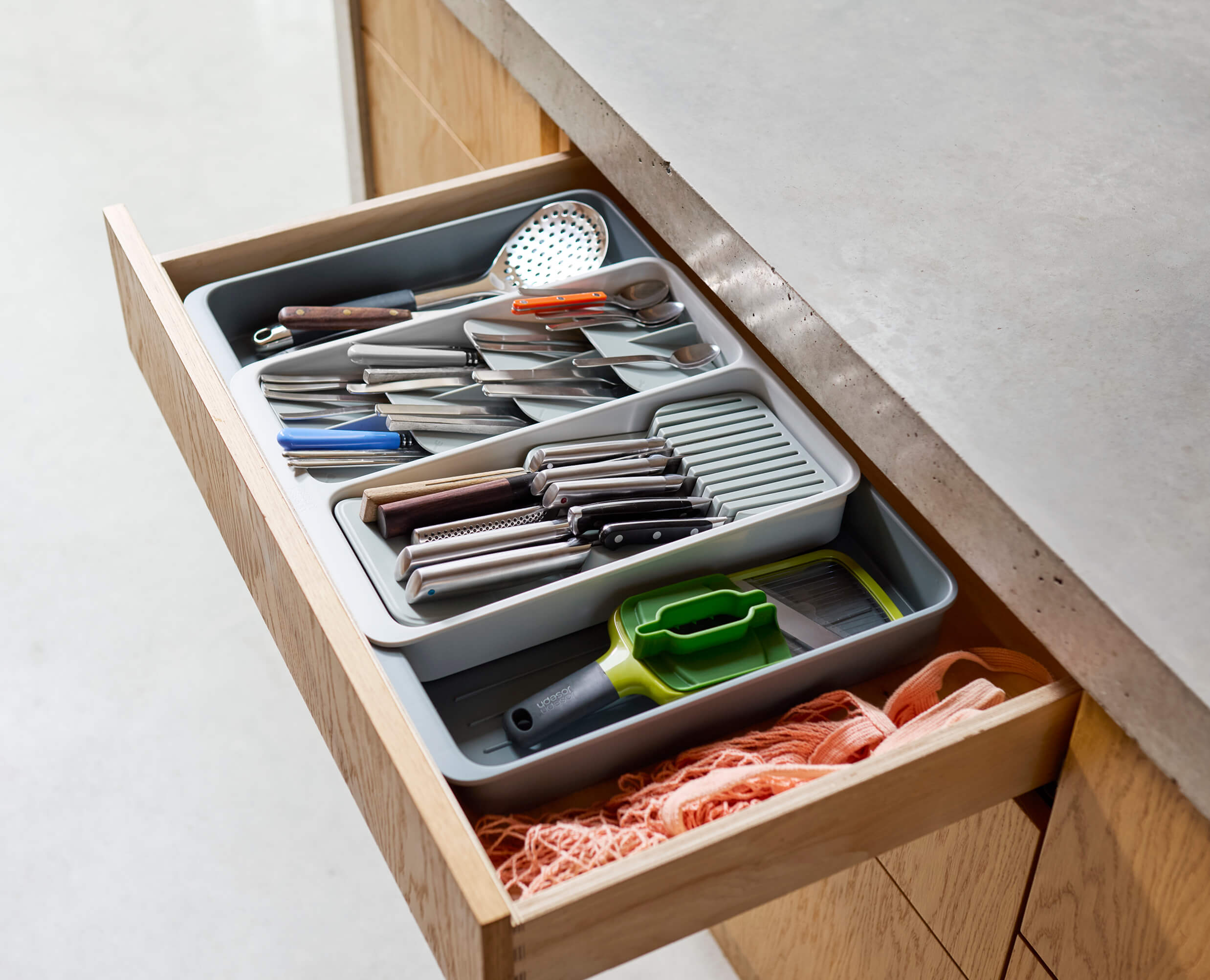 joseph-joseph-drawerstore-expanding-tiered-cutlery-utensil-gadget-knife-organise image 2