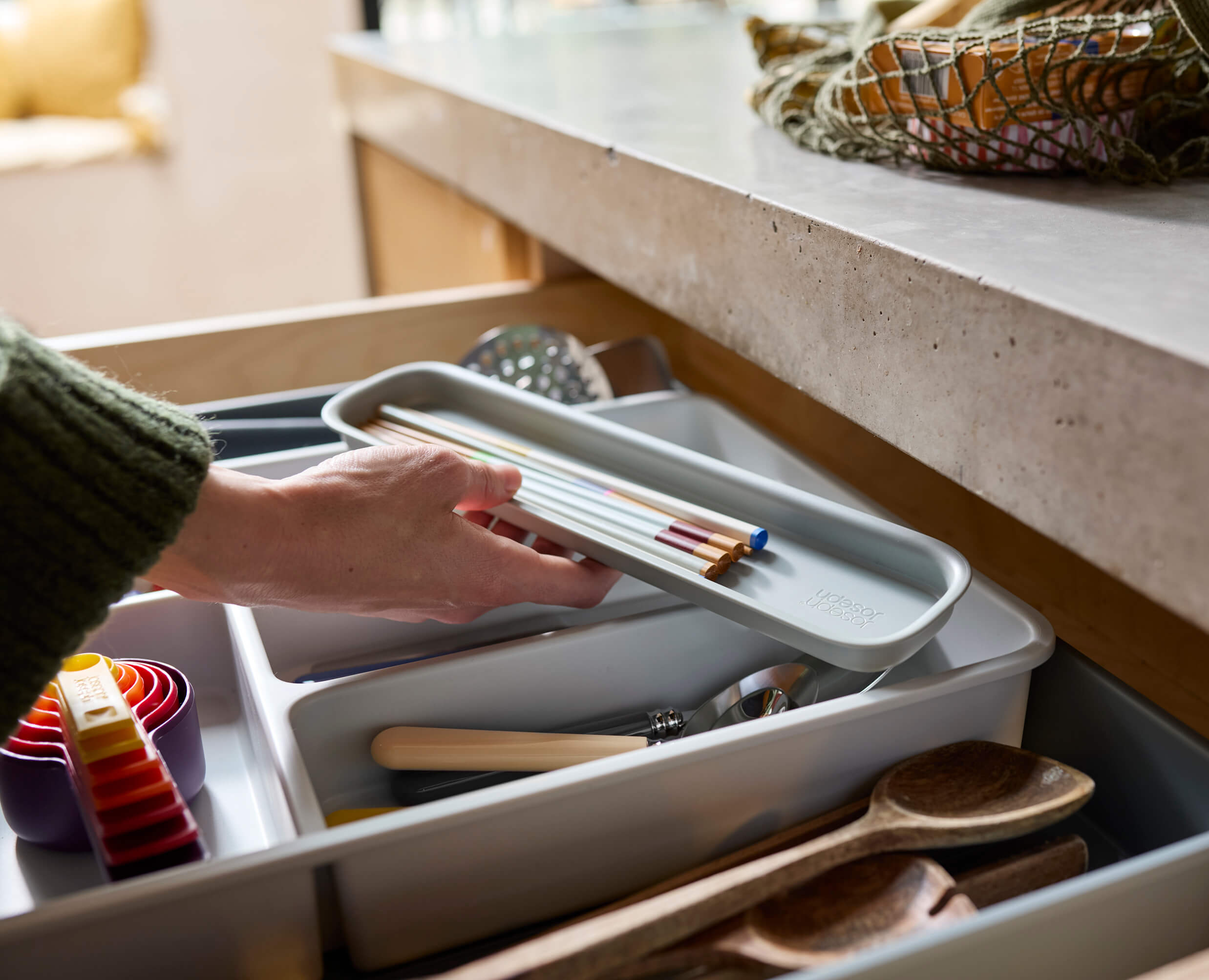 joseph-joseph-drawerstore-expanding-cutlery-utensil-gadget-organiser image 4