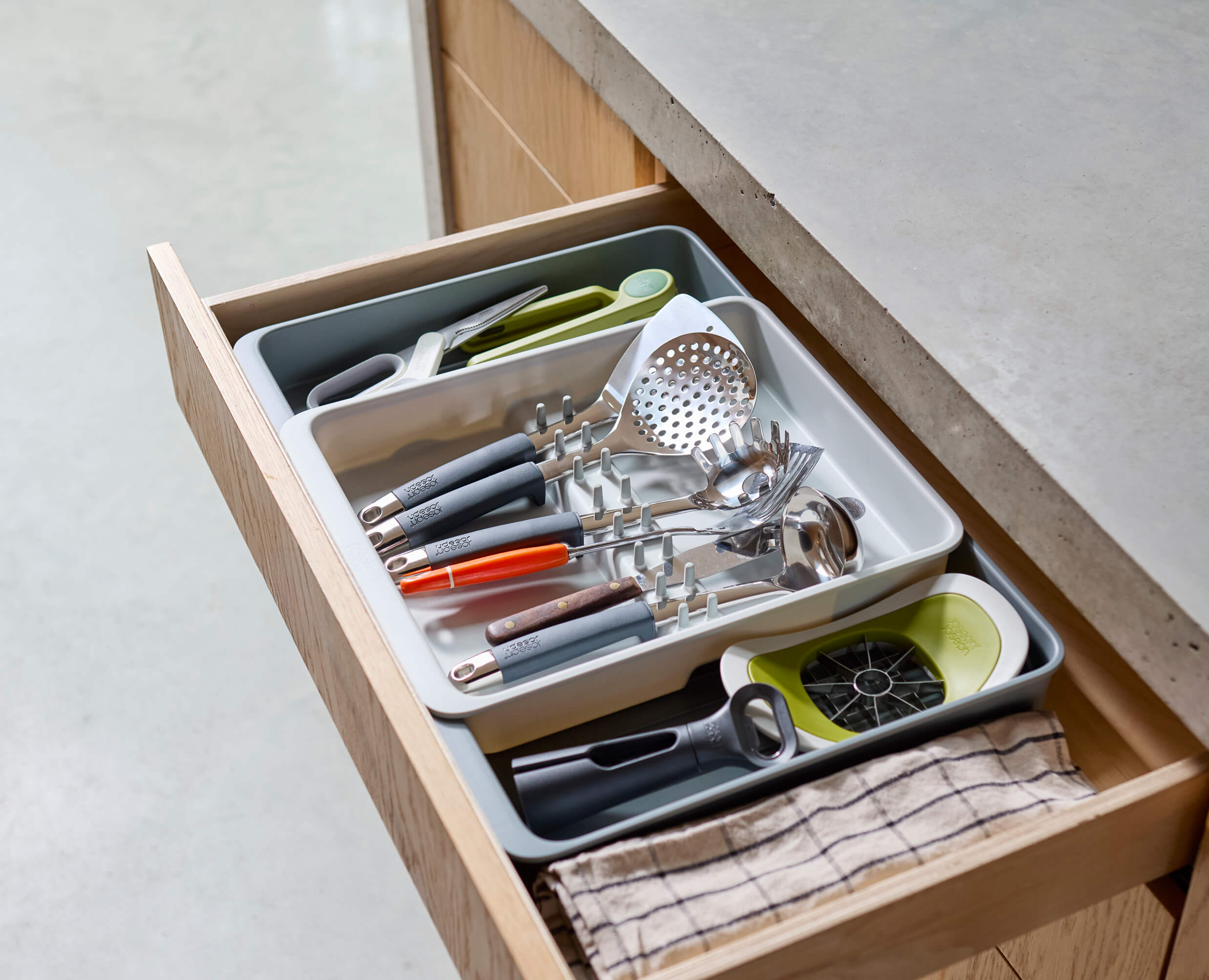 joseph-joseph-drawerstore-expanding-utensil-gadget-organizer-recycled-plastic image 2