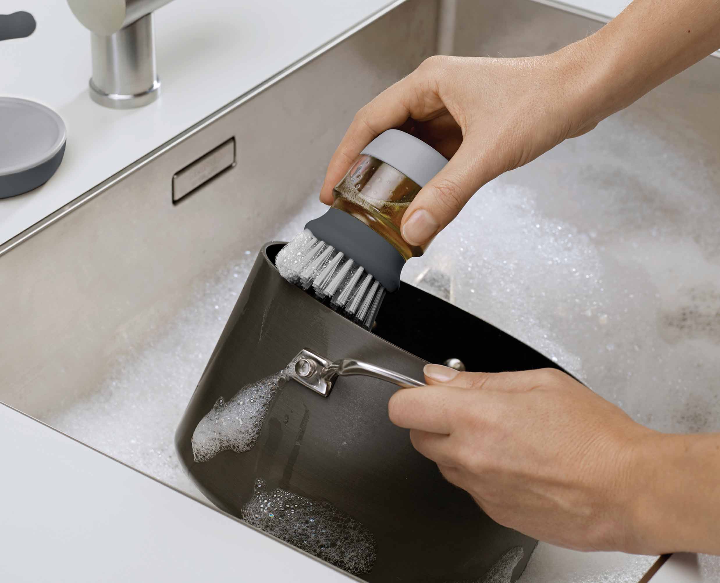 joseph-joseph-palm-scrub-grey-washing-up-brush image 3