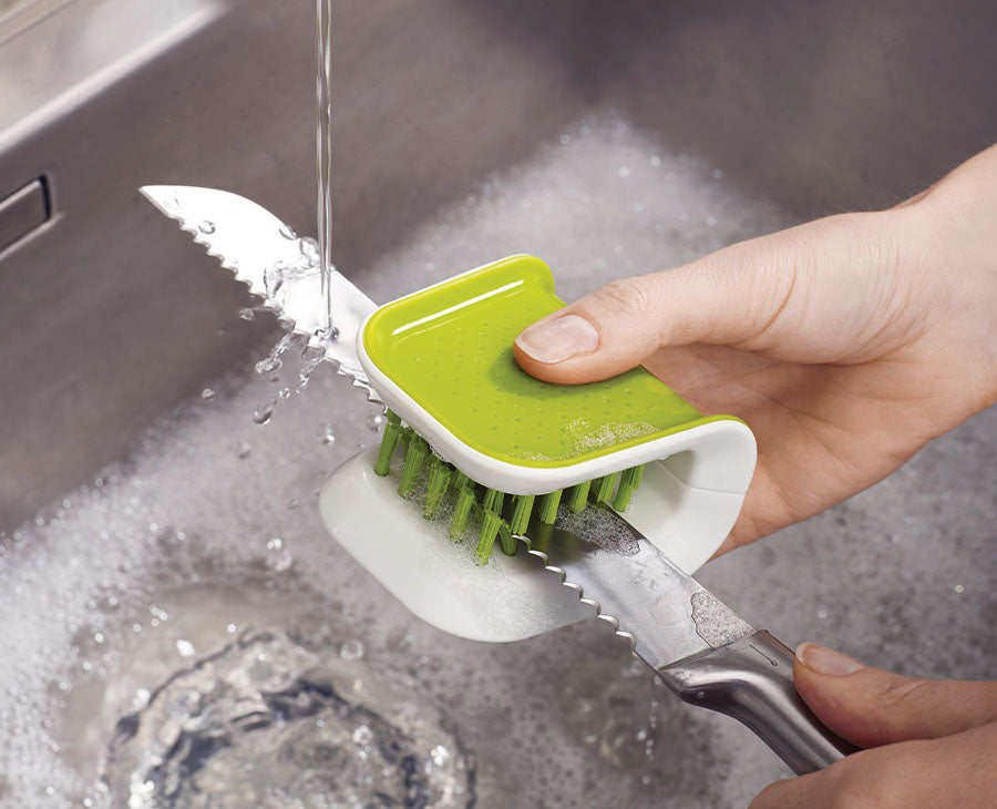 joseph-joseph-bladebrush-green-knife-cutlery-cleaning-brush image 2