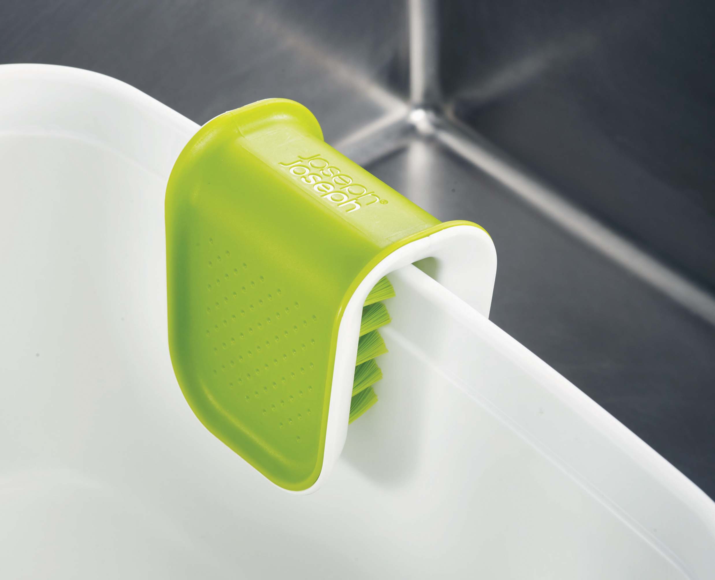 joseph-joseph-bladebrush-green-knife-cutlery-cleaning-brush image 5