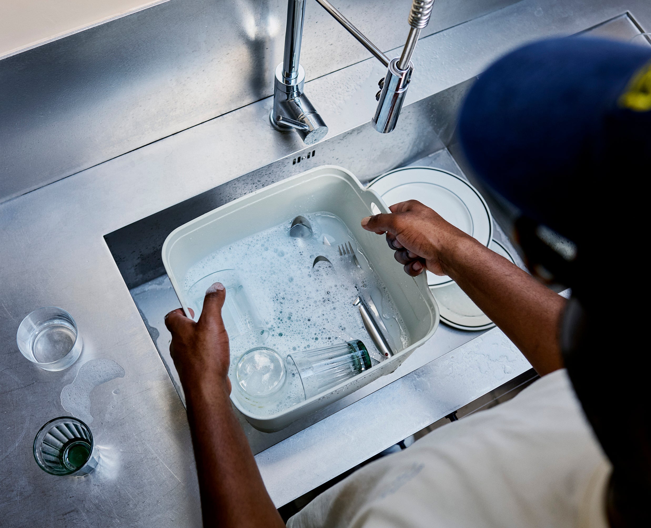 joseph-joseph-wash-drain-stone-green-washing-up-bowl image 7