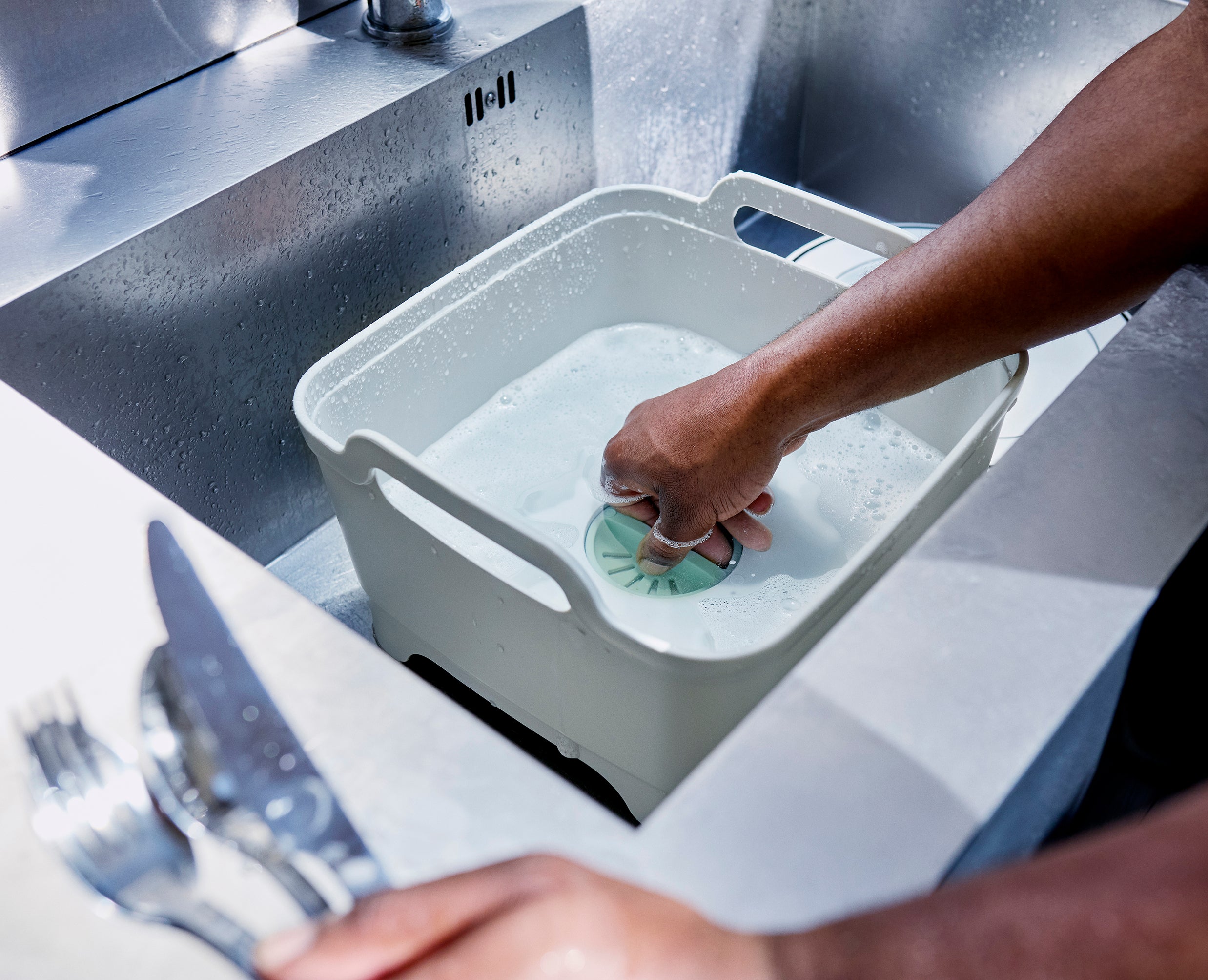 joseph-joseph-wash-drain-stone-green-washing-up-bowl image 5