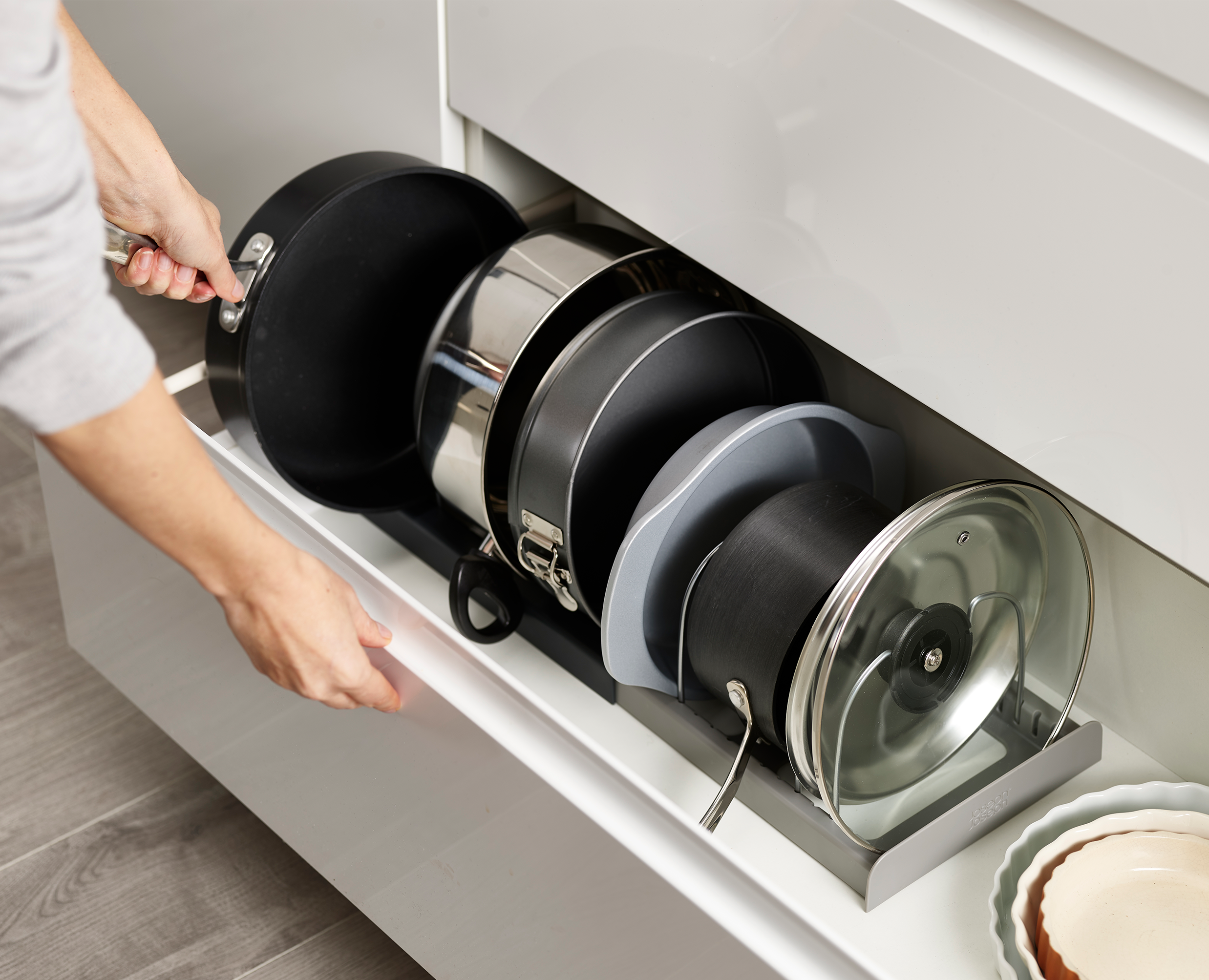 joseph-joseph-drawerstore-grey-expanding-cookware-organiser image 3