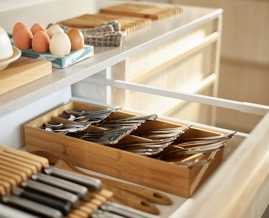 joseph-joseph-drawerstore-bamboo-large-cutlery-organiser image 2