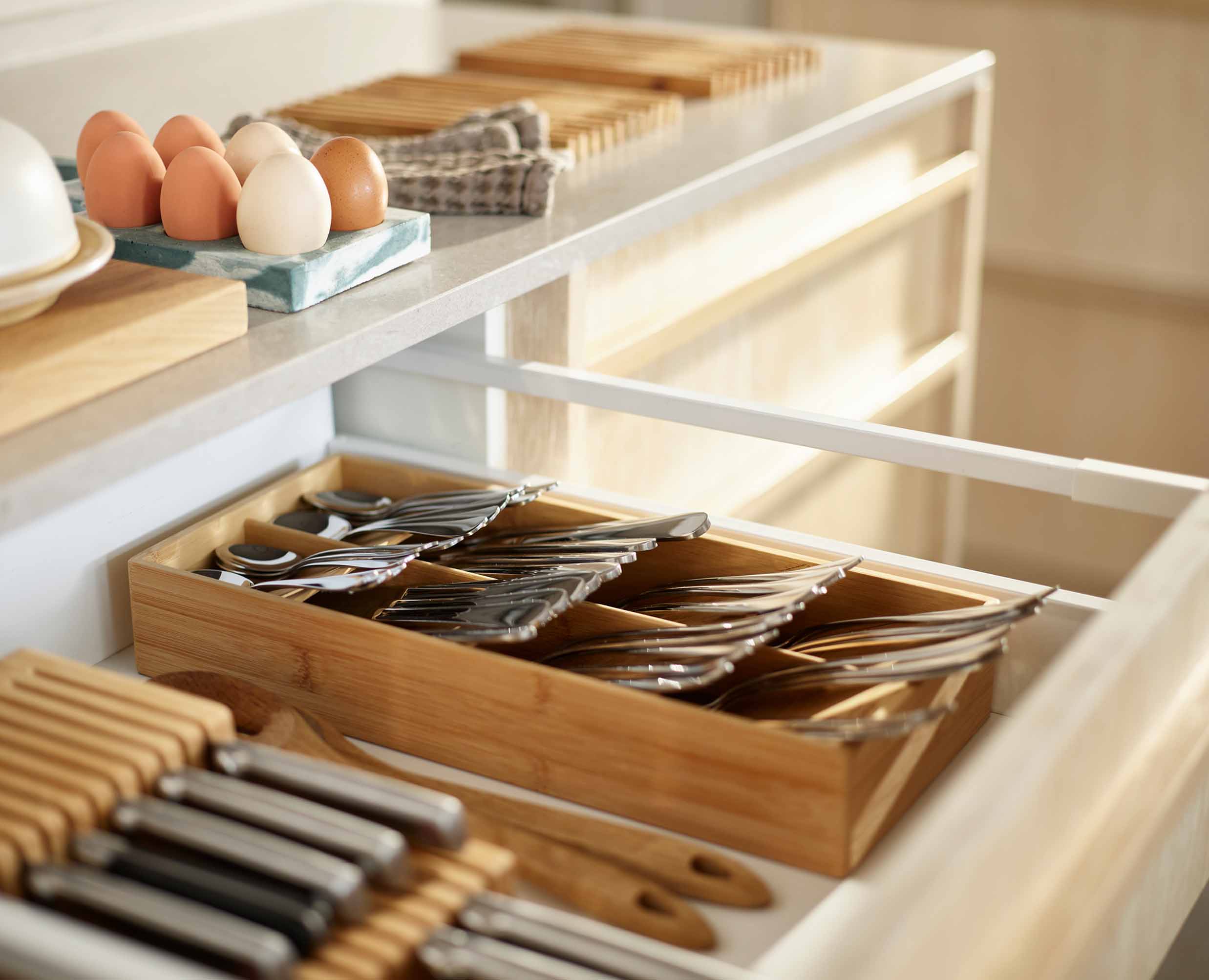 joseph-joseph-drawerstore-bamboo-large-cutlery-organiser image 3