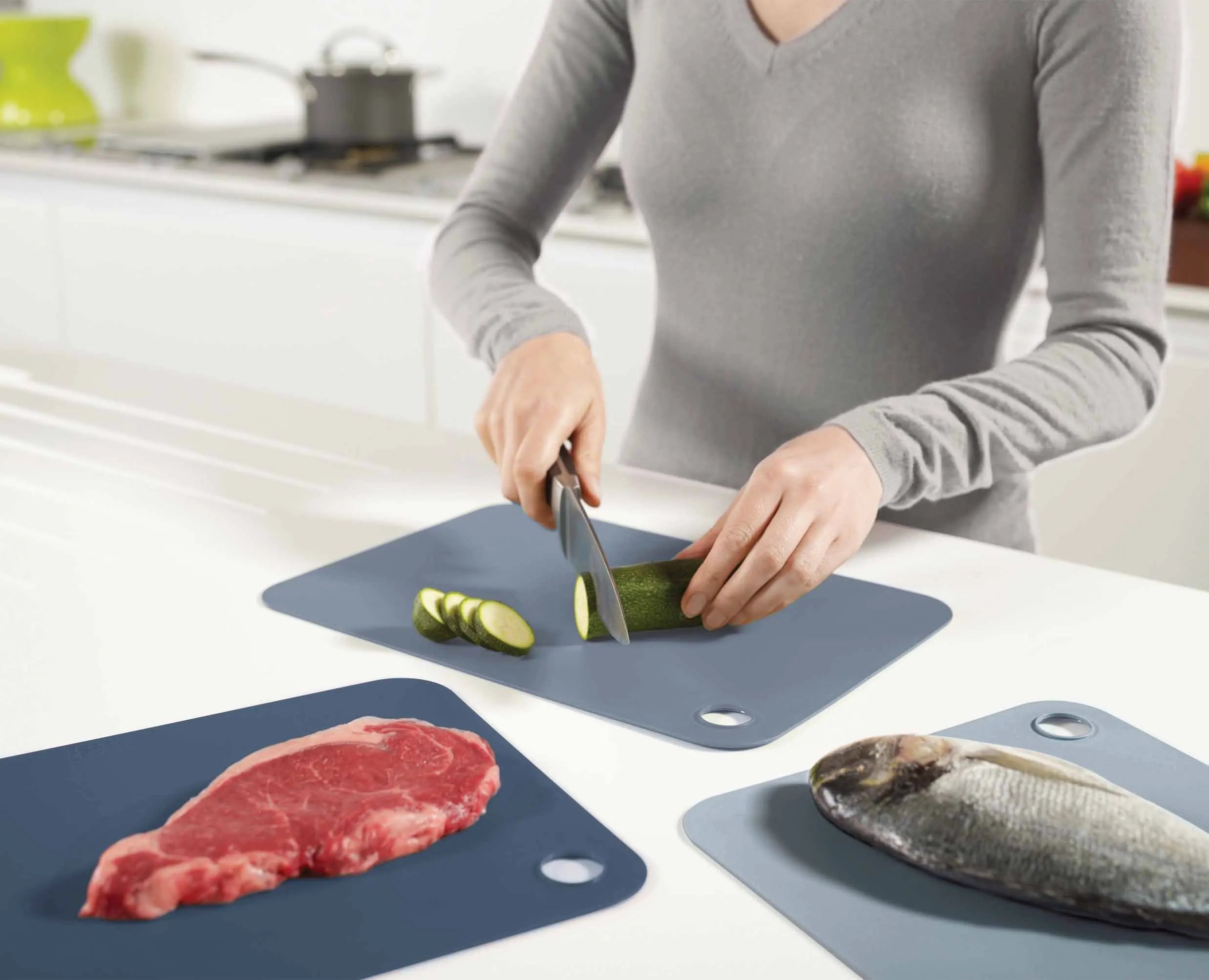 joseph-joseph-pop-3-piece-blue-chopping-mat-set image 2