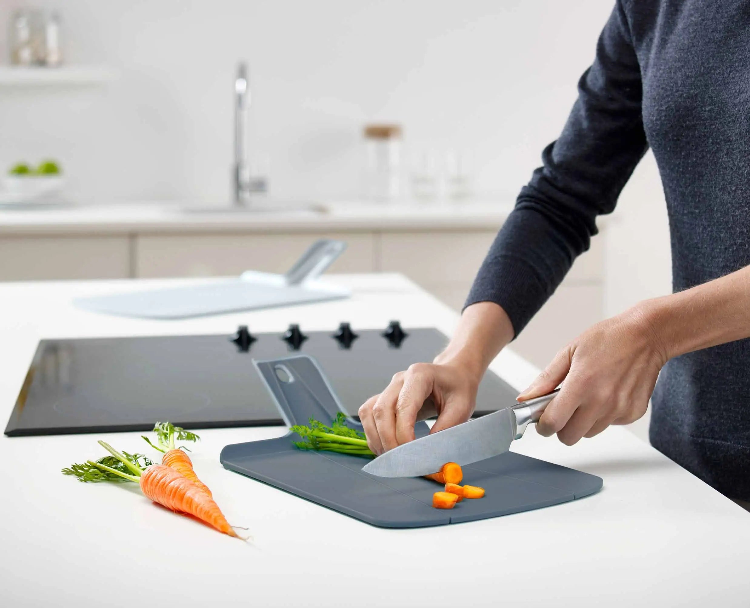 joseph-joseph-chop2pot-plus-2-piece-blue-chopping-board-set image 3