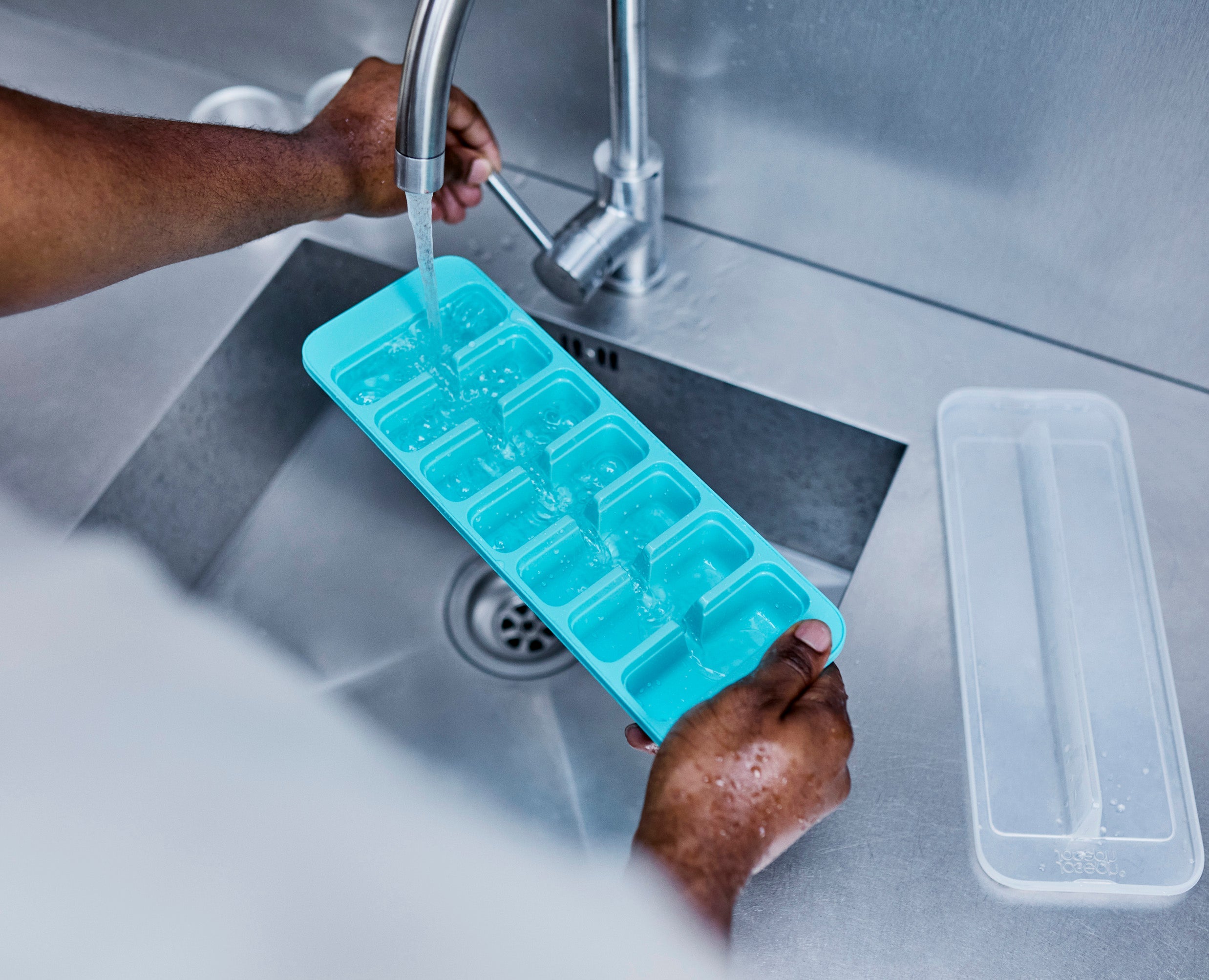 joseph-joseph-flow-easy-fill-blue-ice-cube-tray-2-pack image 3
