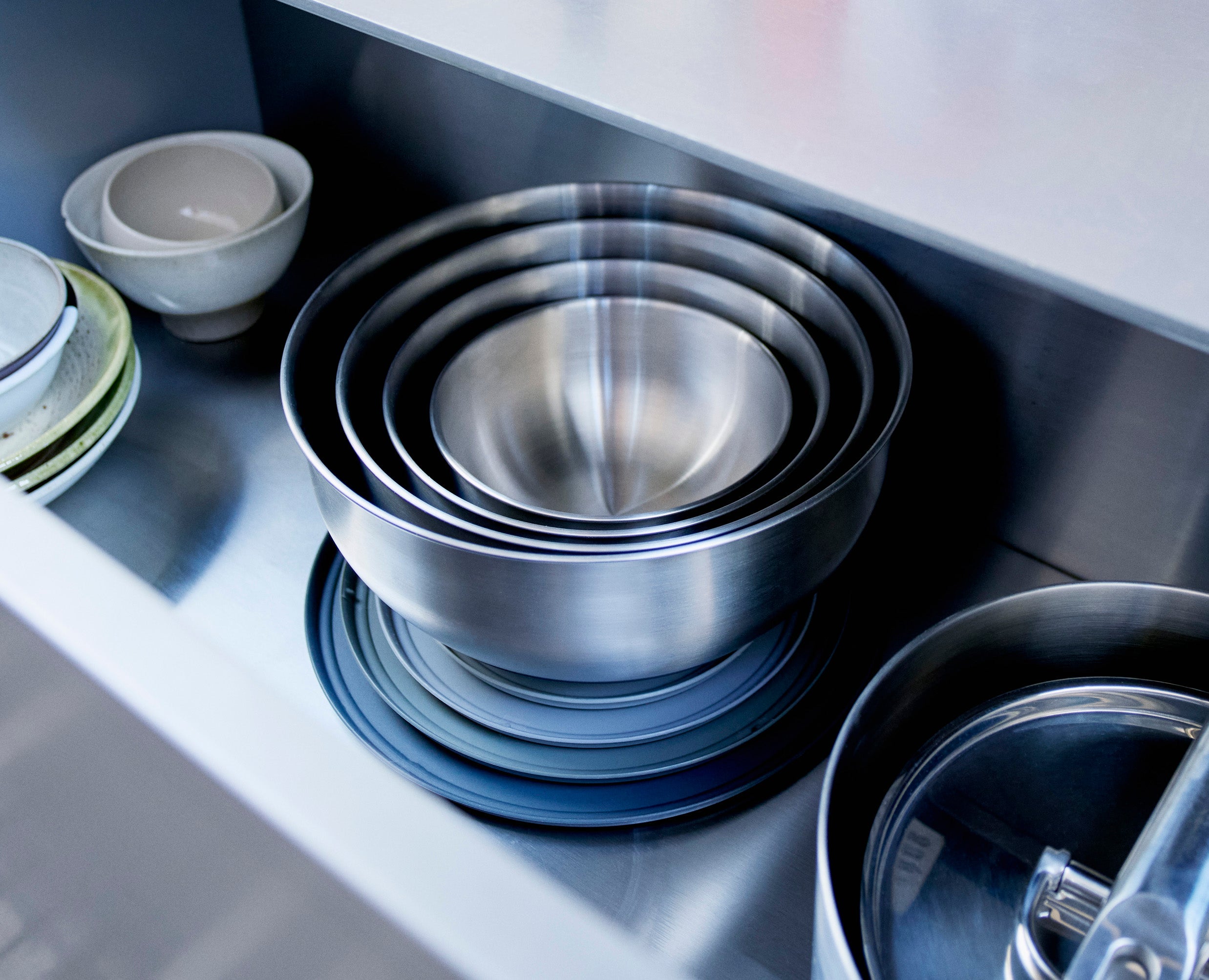 joseph-joseph-nest-prep-store-stainless-steel-bowl-set-4-bowls-with-lids image 2