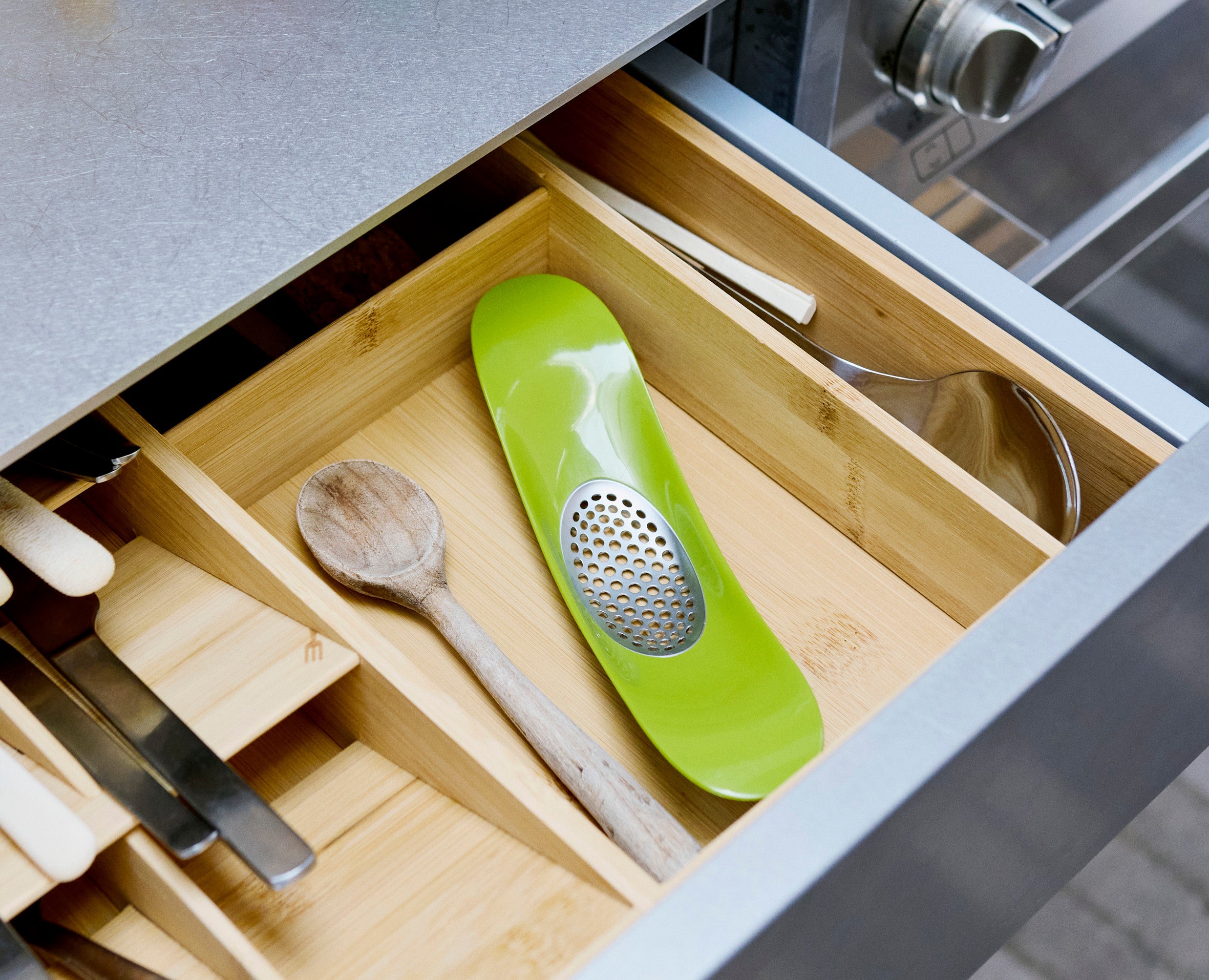 joseph-joseph-rocker-green-garlic-crusher image 2