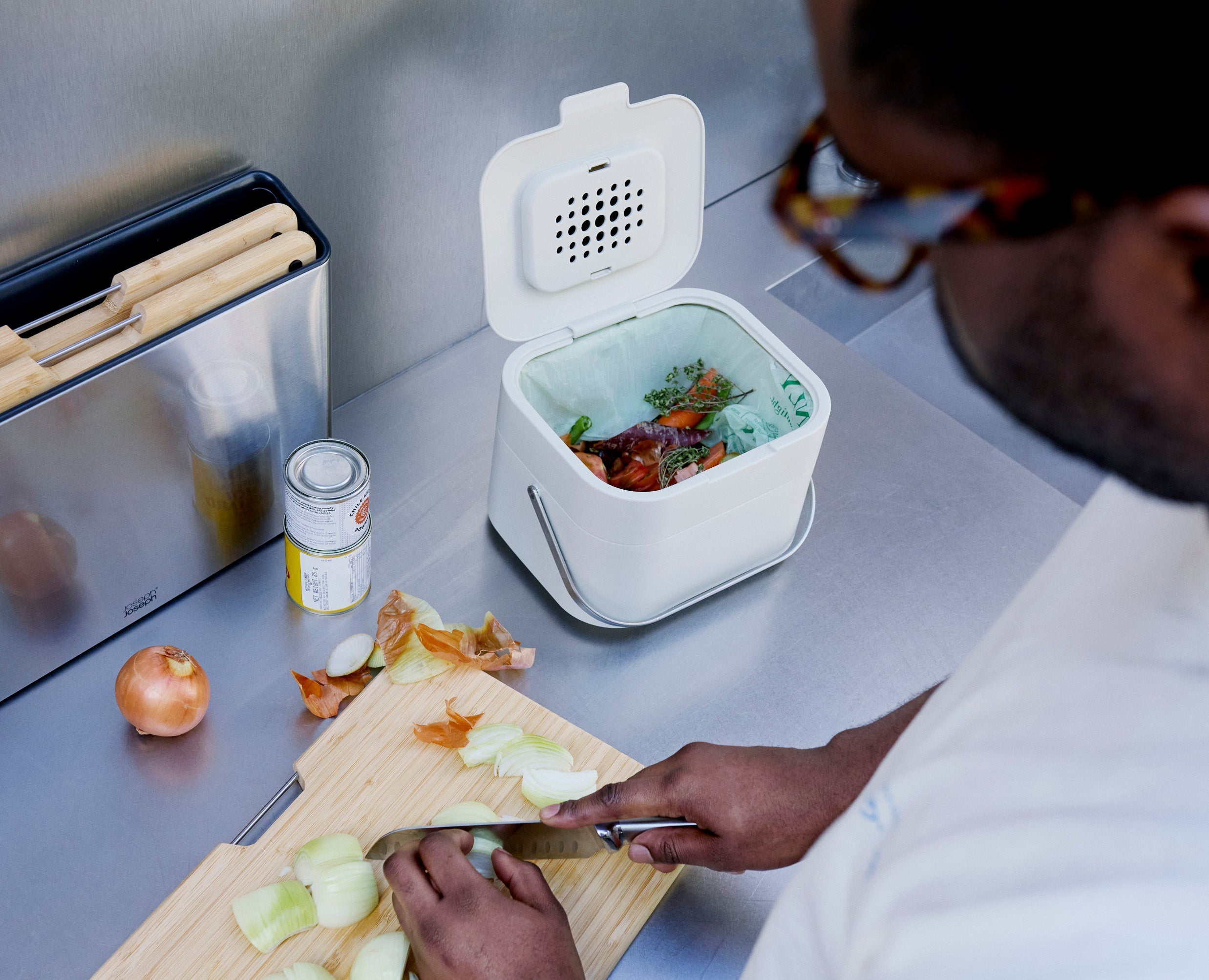 joseph-joseph-stack-4l-stone-food-waste-caddy image 4