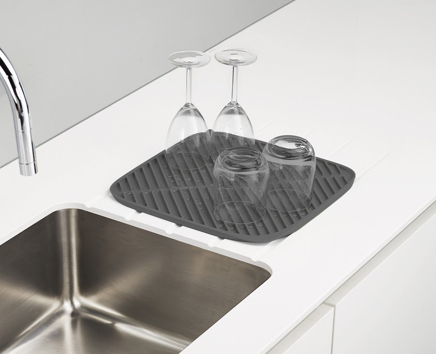 joseph-joseph-flume-grey-dish-draining-mat image 2