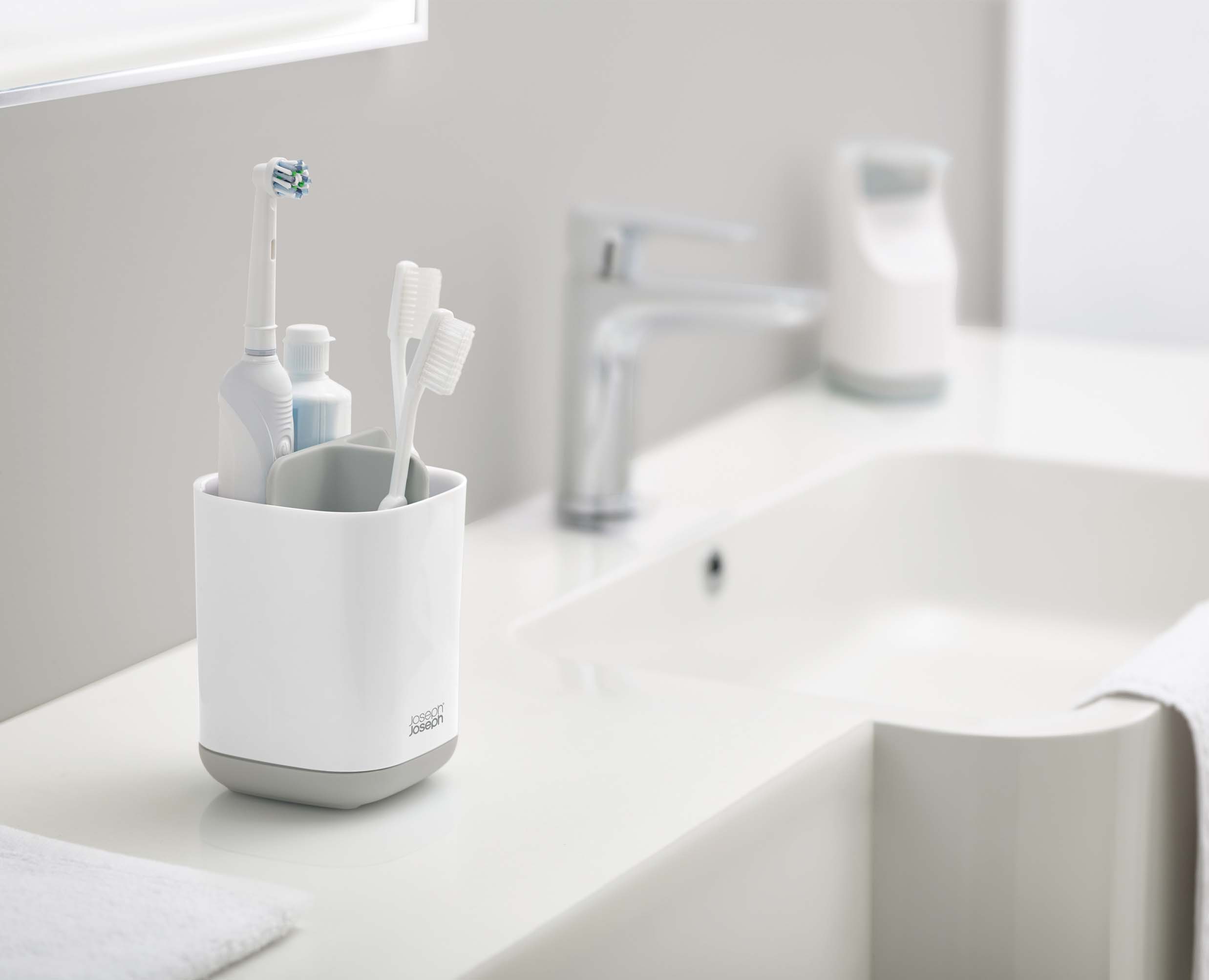 joseph-joseph-easystore-light-grey-toothbrush-holder image 3
