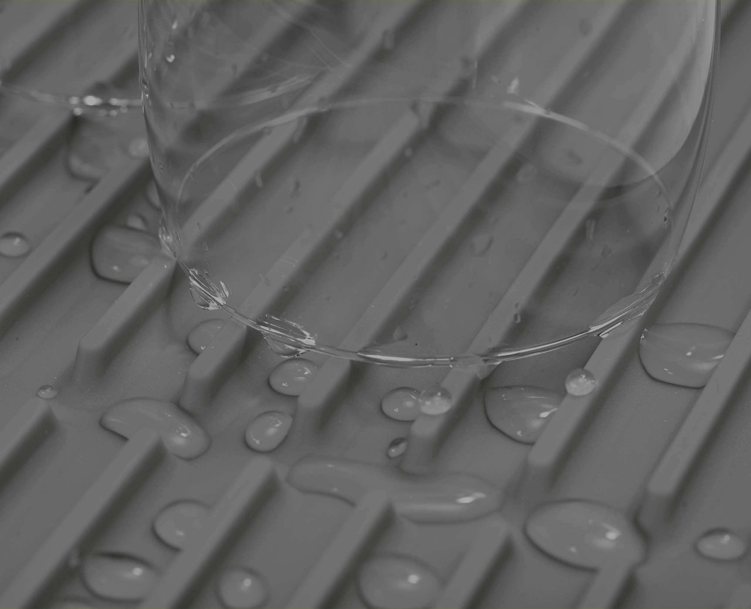 joseph-joseph-flume-grey-dish-draining-mat image 7