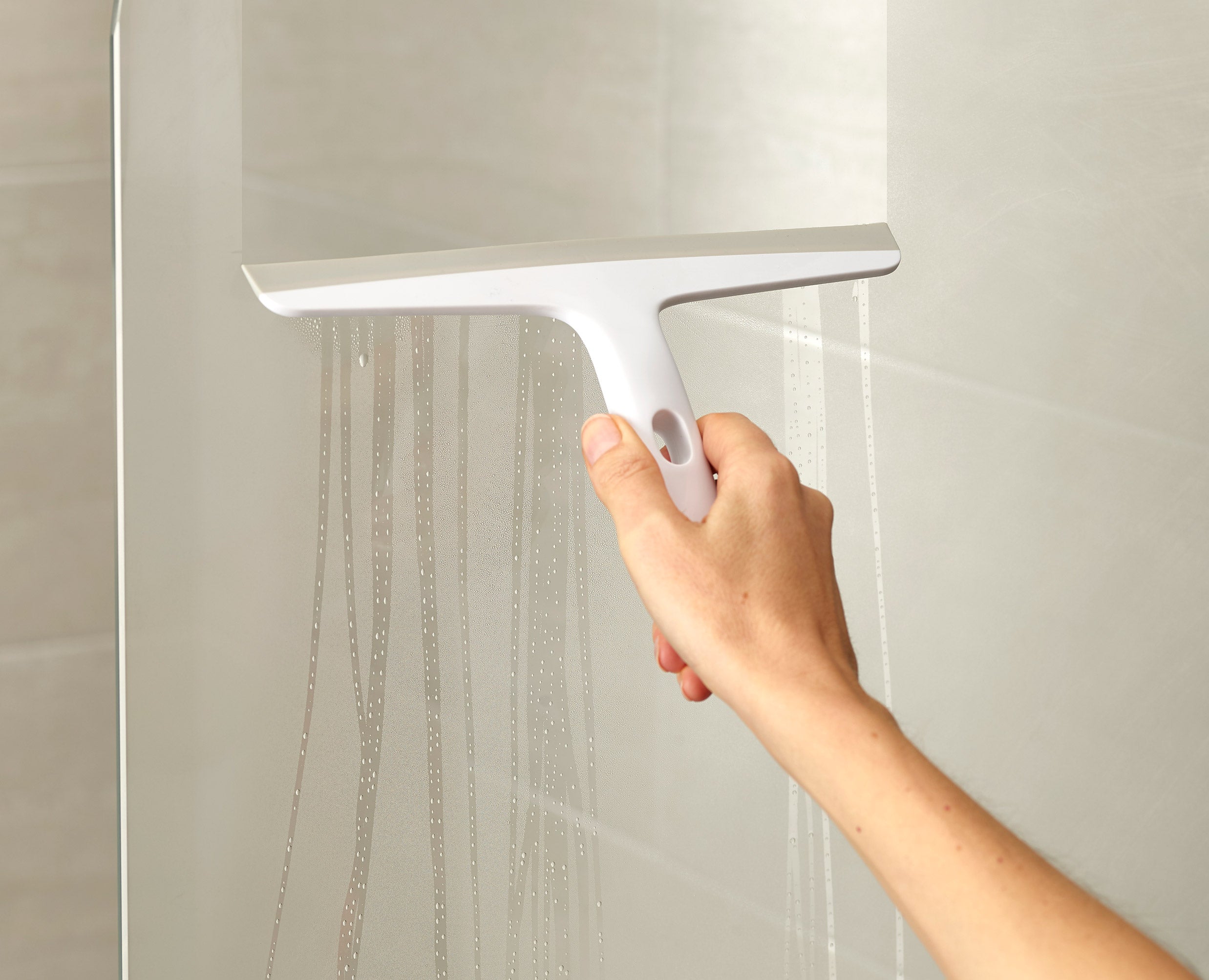 joseph-joseph-easystore-pack-of-2-light-grey-shower-squeegees-with-storage-hook image 5