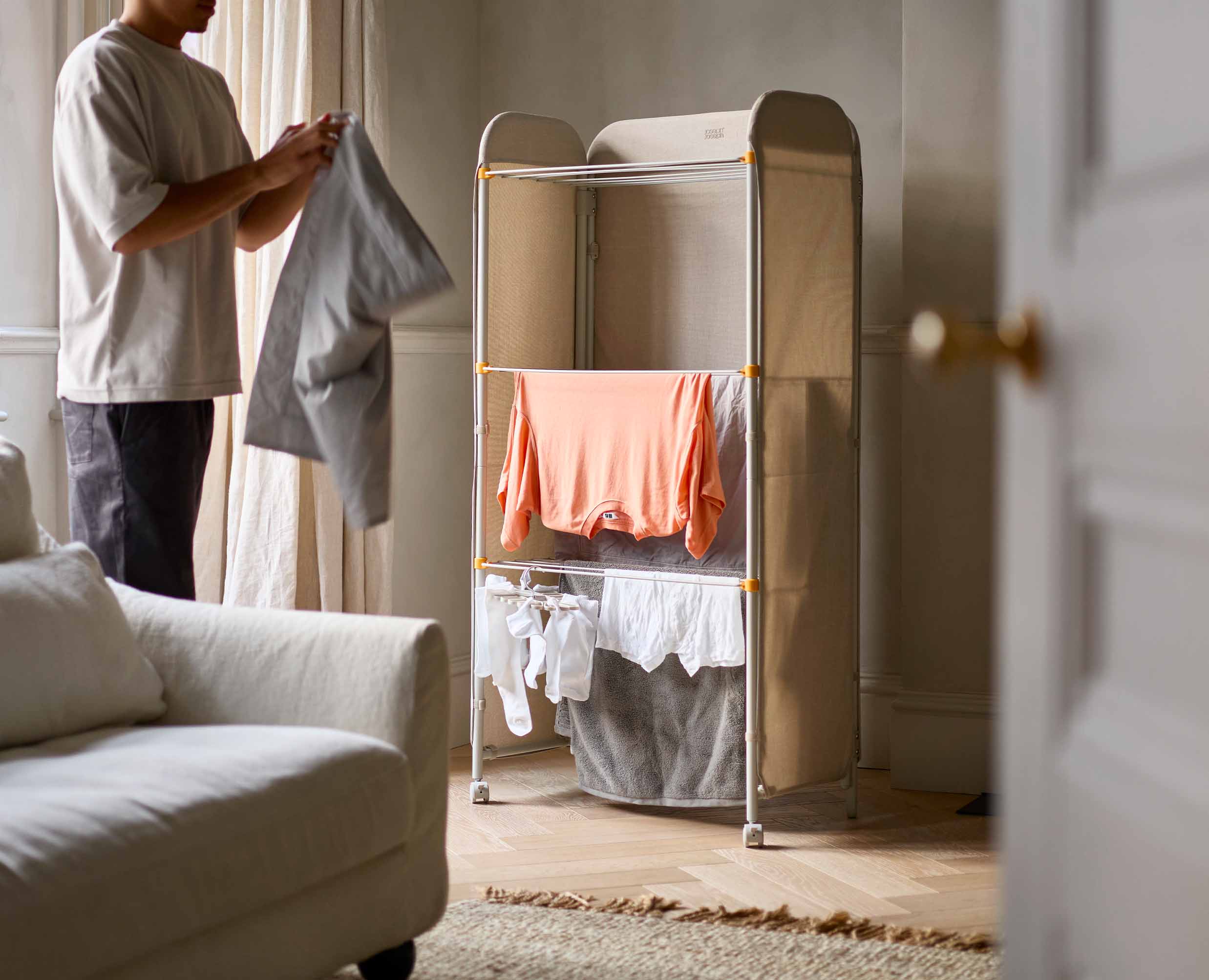 joseph-joseph-eclipse-3-tier-ecru-clothes-airer-with-screen image 4