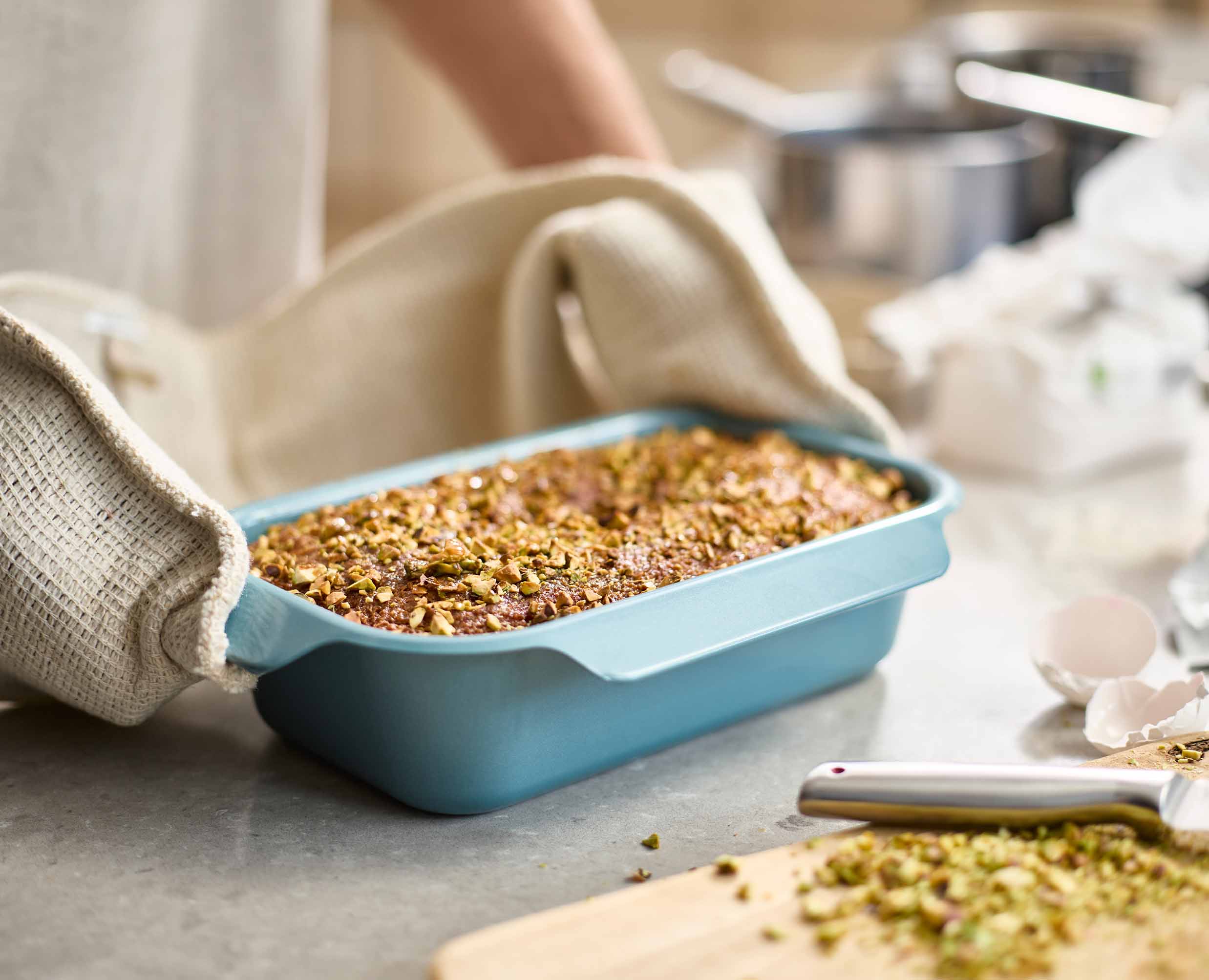 joseph-joseph-nest-bake-non-stick-blue-2lb-loaf-tin image 3