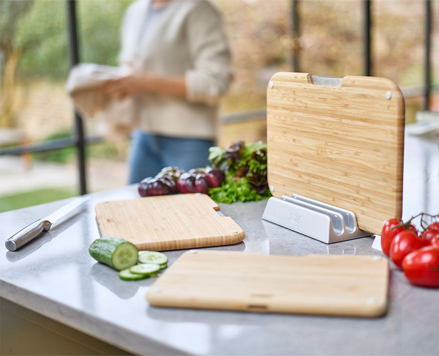 joseph-joseph-2-piece-bamboo-chopping-board-knives-set image 4