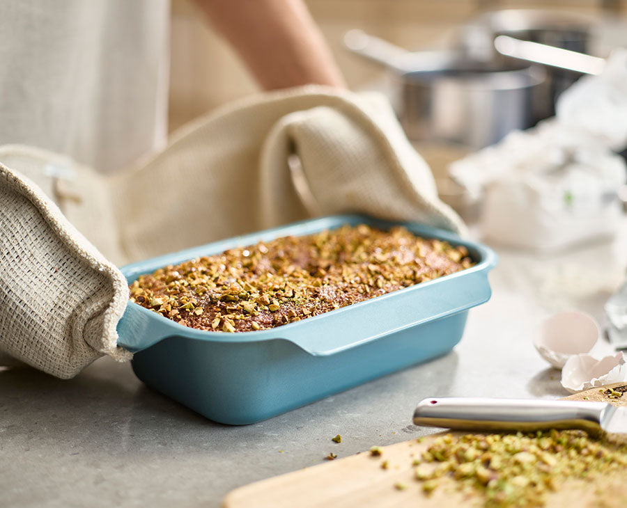 joseph-joseph-nest-bake-non-stick-blue-2lb-loaf-tin image 2