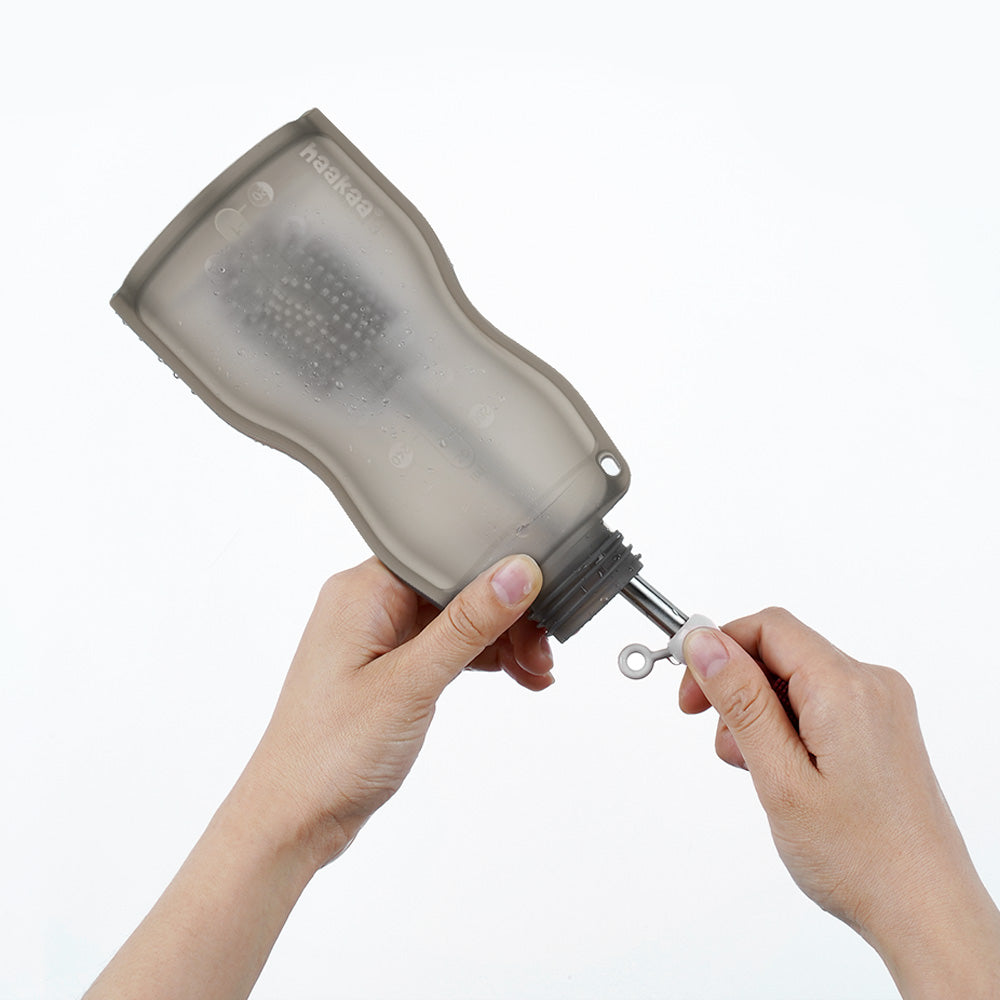 haakaa-silicone-milk-storage-bag-sippy-spout-combo image 8