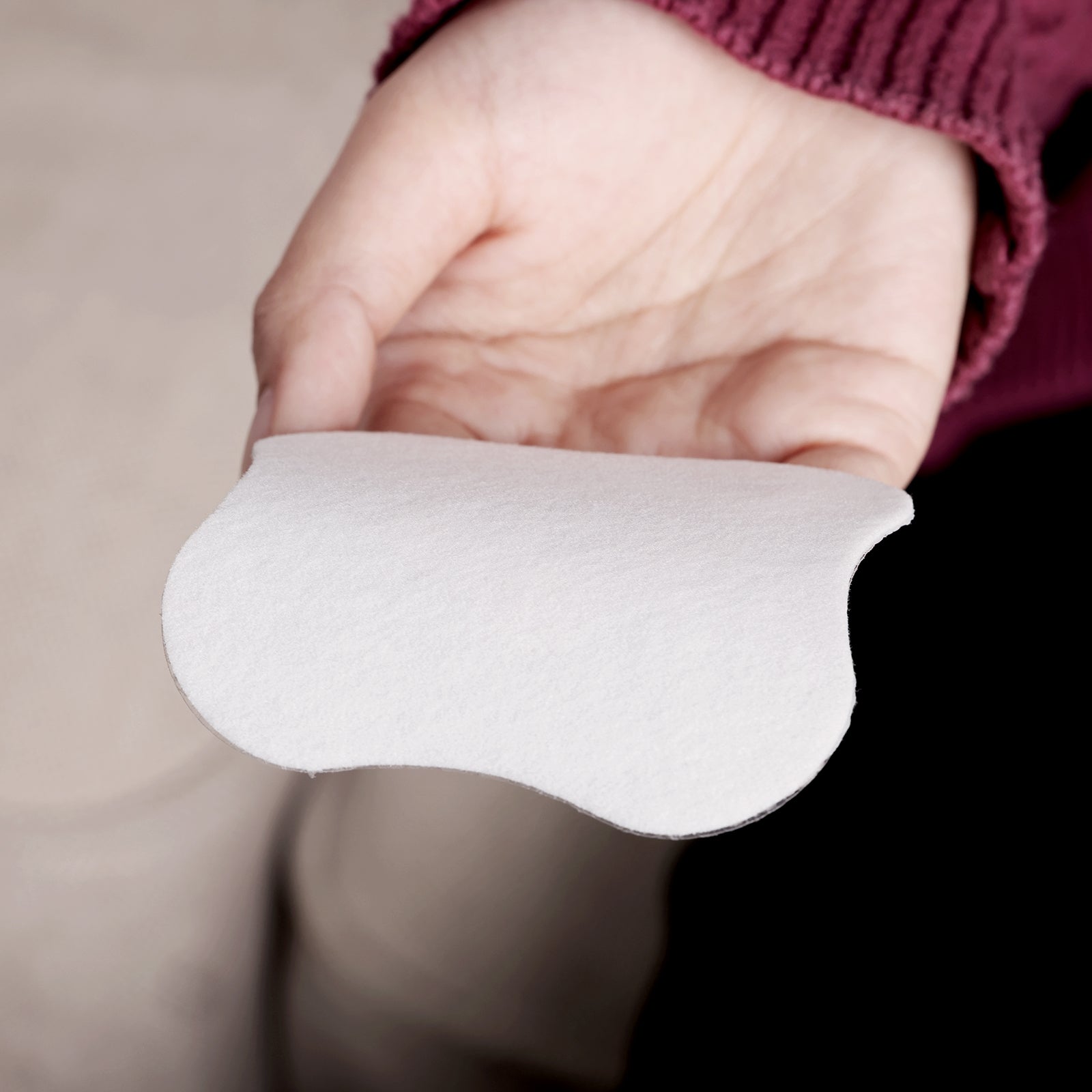 haakaa-soothing-hydrogel-breast-pads-infant-nursing-relief image 2