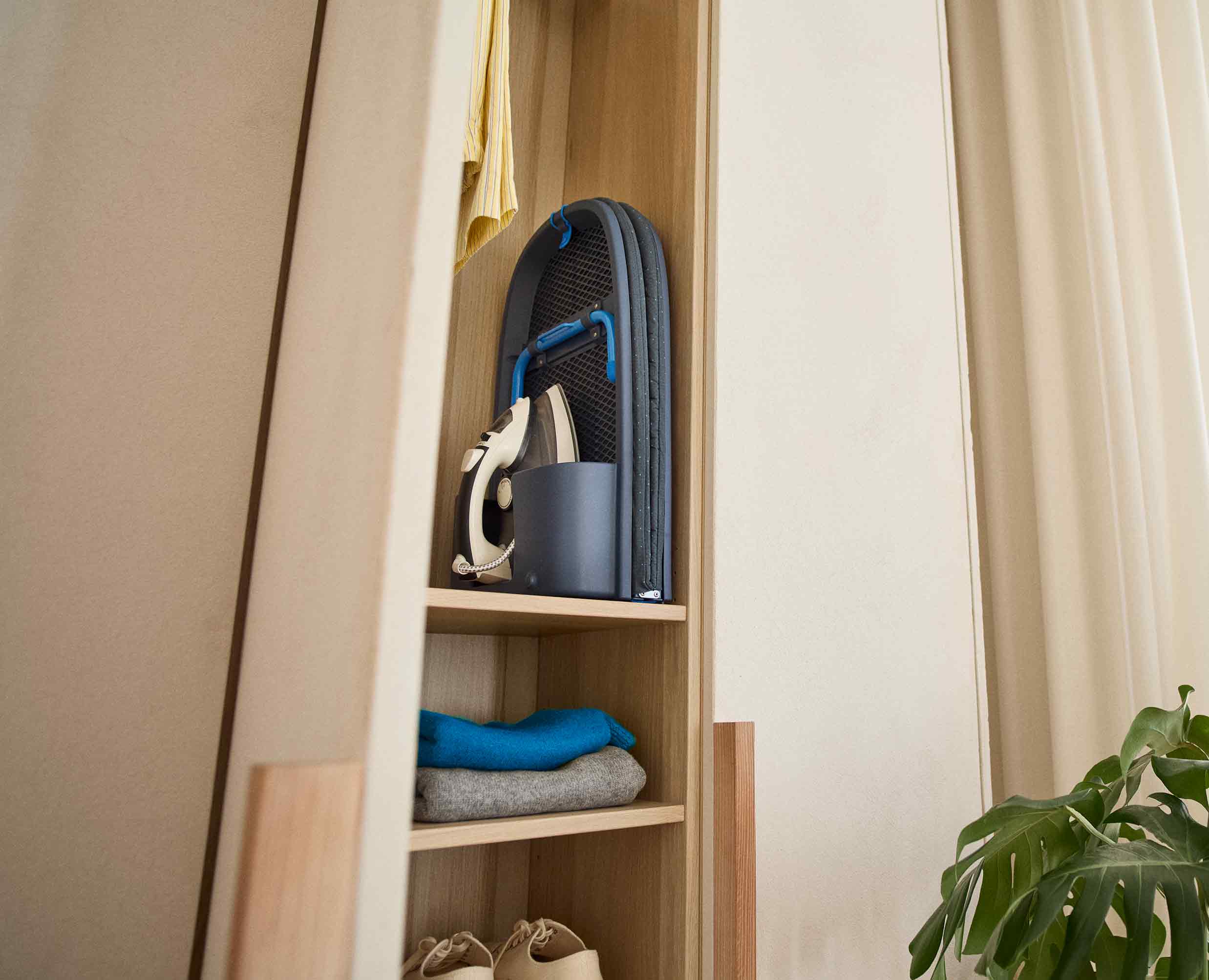 joseph-joseph-pocket-max-plus-110cm-folding-ironing-board-with-advanced-cover-bl image 4