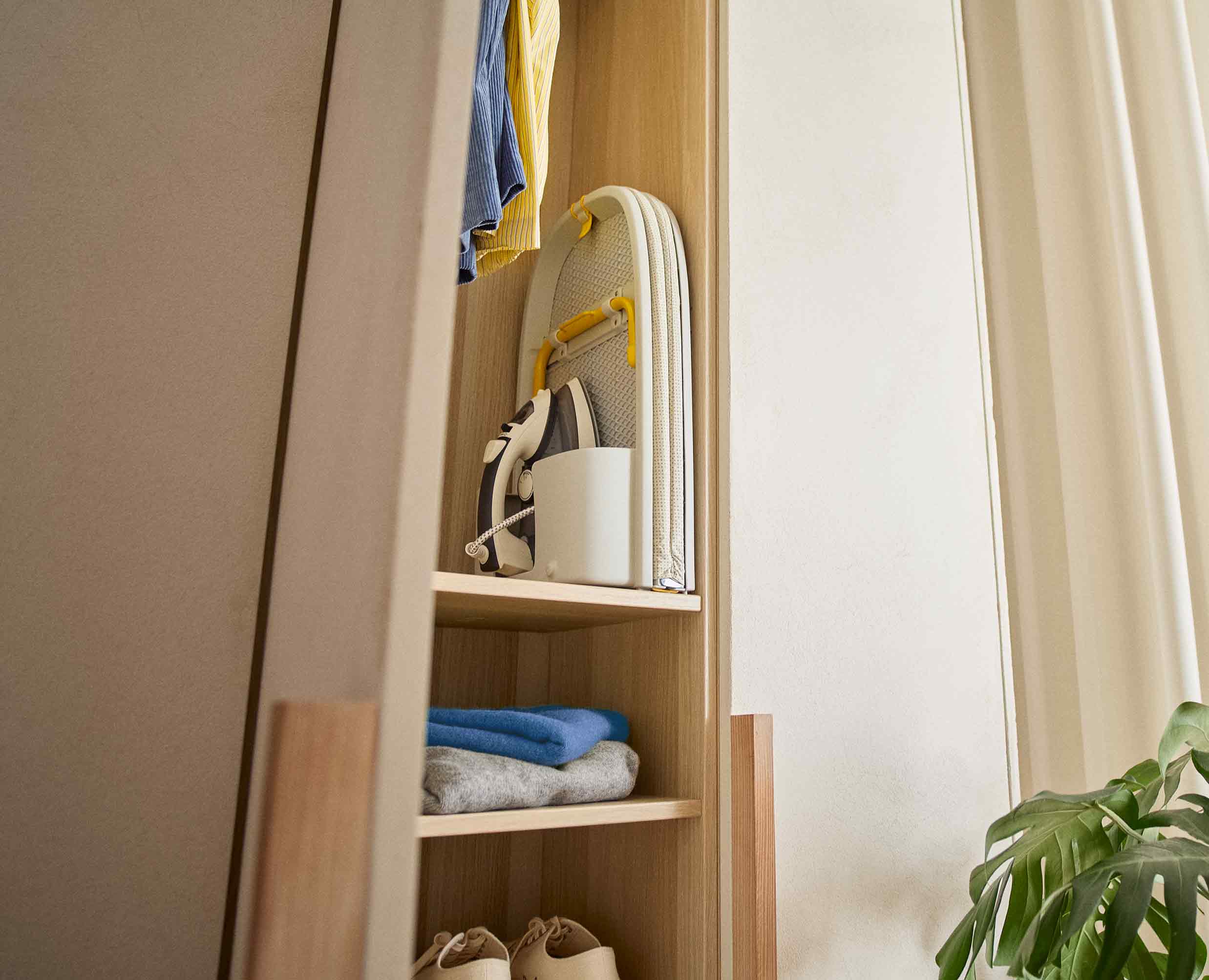 joseph-joseph-pocket-max-110cm-folding-ecru-ironing-board-with-iron-storage-and- image 4