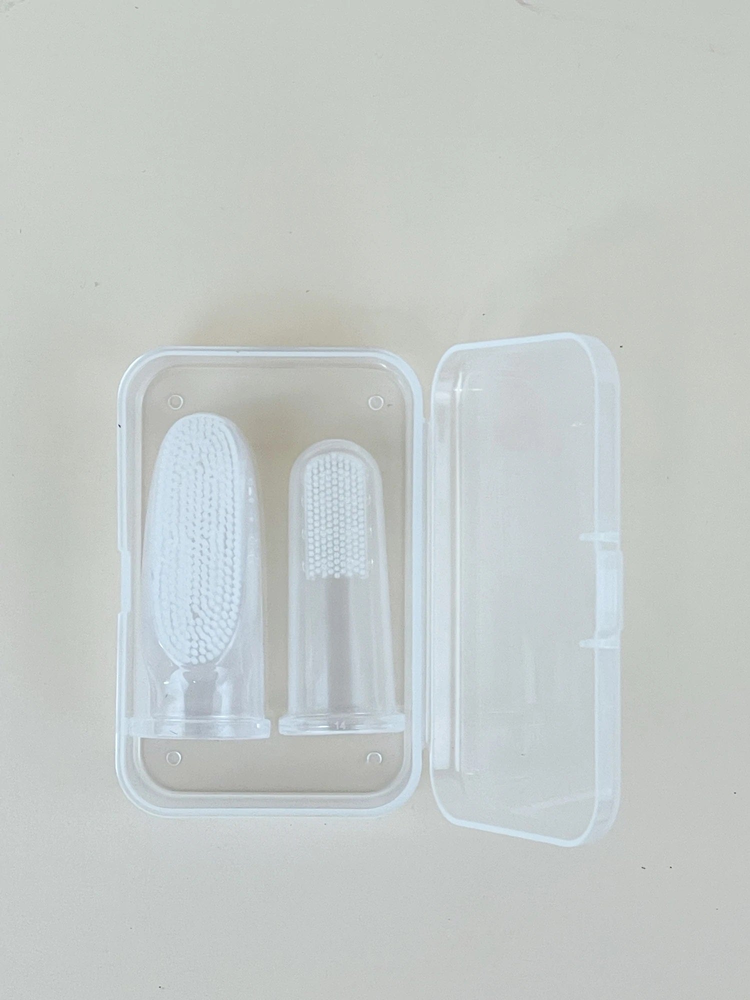 haakaa-silicone-finger-toothbrush-set-2-pieces-small-large image 8