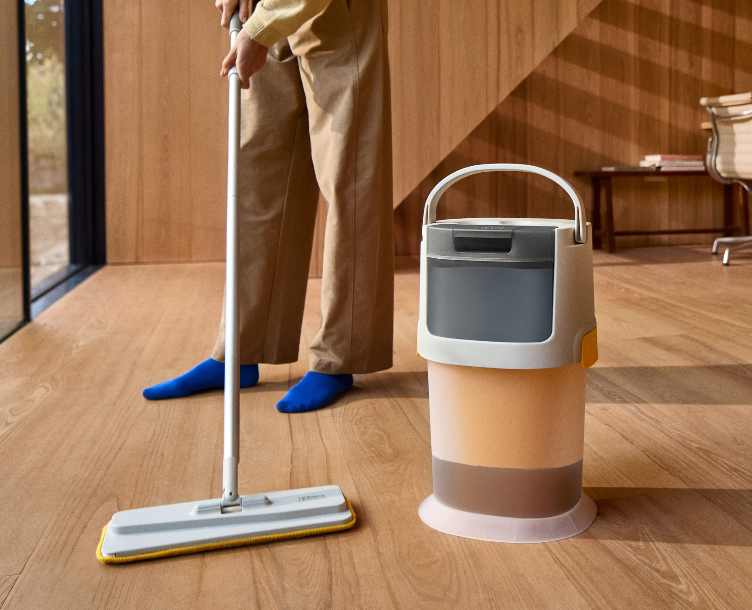 joseph-joseph-ultraclean-microfibre-floor-mop-cleaning-system-with-extra-pads image 5