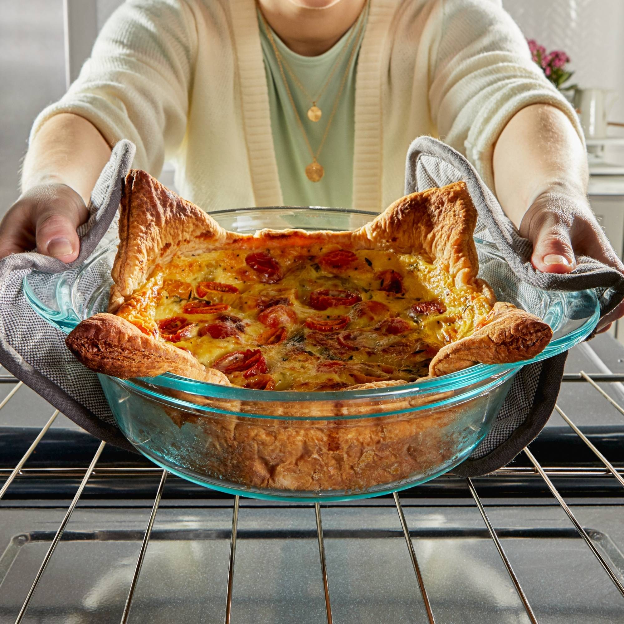 pyrex-deep-9-5-inch-round-glass-baking-dish-pie-plate image 3